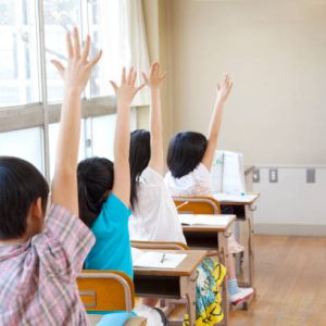 Elementary school students in the classroom to raise four back